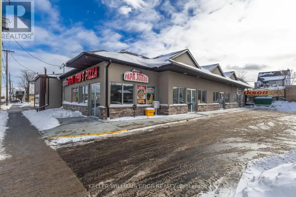 1096 Barton Street E, Hamilton (Crown Point)